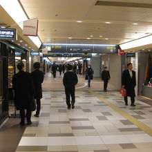 ユニモール内通路