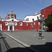 ここのサントドミンゴ教会は、住所も地図もメキシコのプエブラですが、プエブラの観光地では無くてメキシコシティの観光地に分類されています。