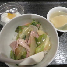 中華丼を食べました