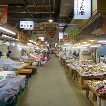 乾物・青果通り、夕方近くということで何軒か閉まっていました