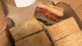 カツサンドを購入