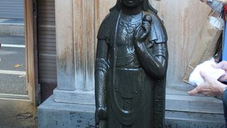 「とげぬき地蔵」で知られるお寺