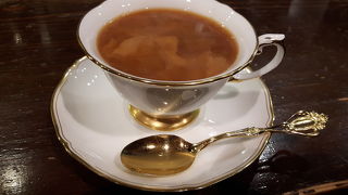 丁寧に入れるバターコーヒー