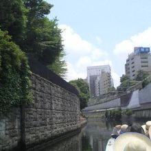 川沿いを走るJR中央線を見上げるのはなかなか新鮮