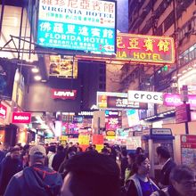 看板がたくさん