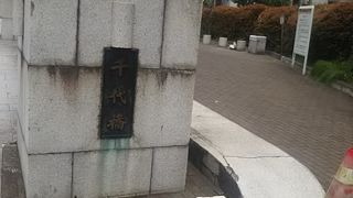 銀座から築地に向かう橋です。