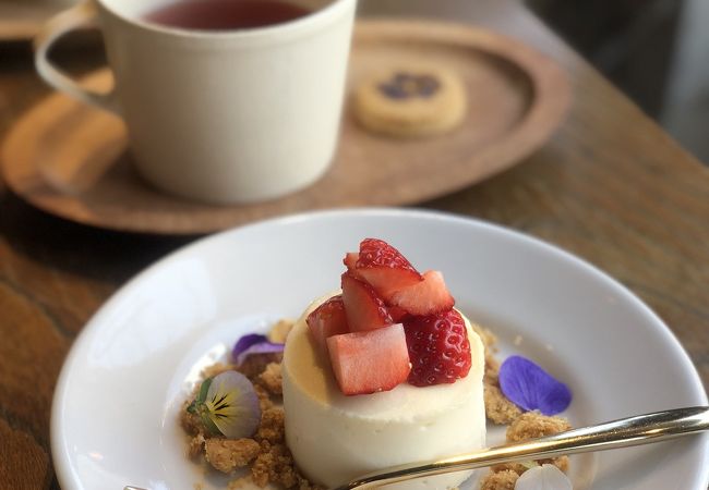 おしゃれでシックなお花屋さんカフェ