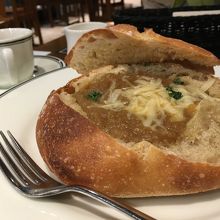 オニオンスープのパン