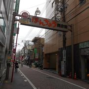 昭和の香りが漂うローカルな商店街