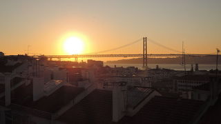 テージョ川に架かるつり橋