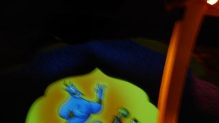 映画アラジンのキャラクター「ジーニー」とマジシャンのお話