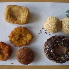 ７個の食べ物を購入しました。合計約１３０円です。１個約２０円