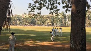 街の真ん中にどでかいスポーツ場