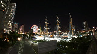 みなとみらいにある舟