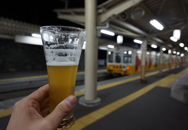 本邦唯一？ホームでこたつに入り飲めるパブ