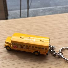 番号札のスクールバス