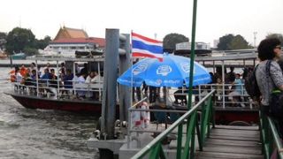 建物内を抜けて乗り場へ　小銭を用意