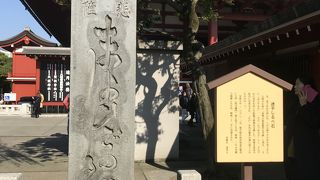 浅草寺の本堂の近く