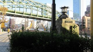 神田川とお茶の水方面の景観が楽しめます。