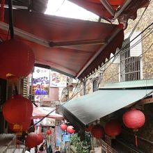 赤い提灯がたくさん