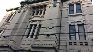 銅板葺の屋根がおしゃれ