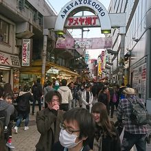 上野駅から入るアメ横の入り口