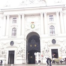 旧王宮内にあります。