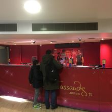 窓口あるのに、1つだけしかあけてません・・・