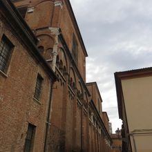 裏に回って見たカテドラル・・