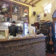 料理するスタッフさん