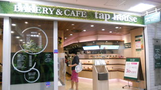 京王モールに入っているベーカリーカフェ