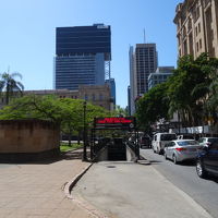 ホテル駐車場入り口