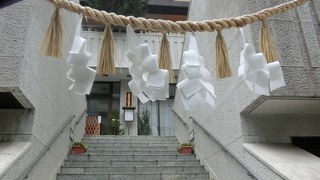 分祠にしても、とても小さい