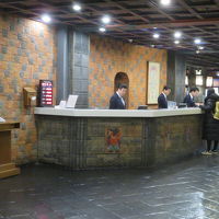 フロントは日本語対応です