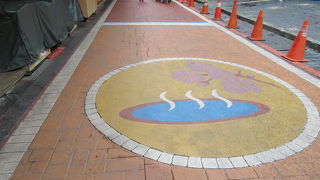 静かな山間の温泉地