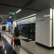 地下鉄のホーム