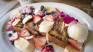 混雑するカフェ