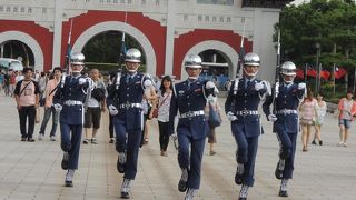 衛兵交代式見学スポット