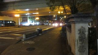 重厚で見ごたえのある橋。