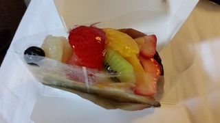 新鮮なフルーツのタルトが美味しい