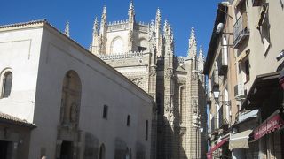 回廊の美しい教会