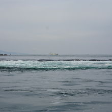 この波が瀬戸内海から太平洋に落ち込む段差だそうです