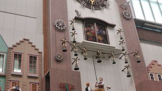 レトロ感あふれる大きな時計