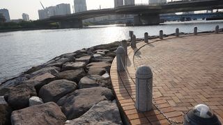お台場にある水辺の散歩道