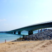 古宇利島側から見た古宇利大橋