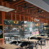 1階 外のフードコート