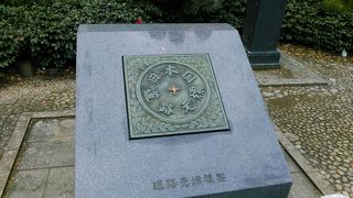 橋の北詰で元標のレプリカを見られます