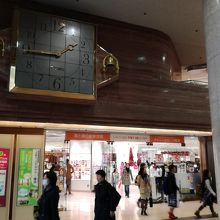 入口は立派でした。