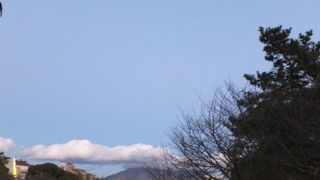 正面に桜島が見える場所もある