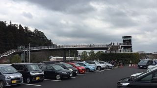3月の梅まつり期間の週末は周辺道路が大渋滞します。無料で見学出来る偕楽園です。